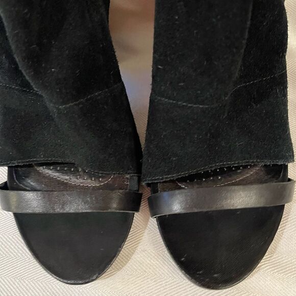 Tsubo Black Suede peep toe ankle boots, like new, size 7.5 - Picture 3 of 14